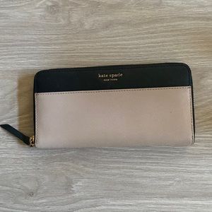 Woman’s Wallet